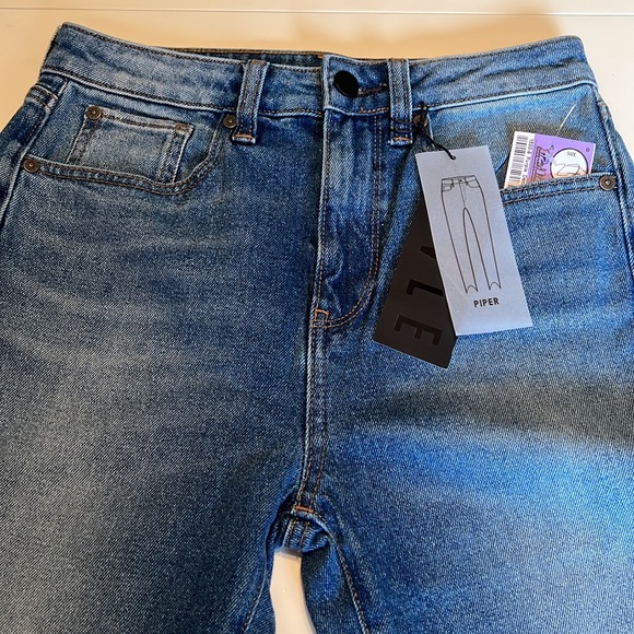 NWT AG HALE Piper High Waist Skinny Cut Hem Embroidered Jean Size 27 - Picture 5 of 13